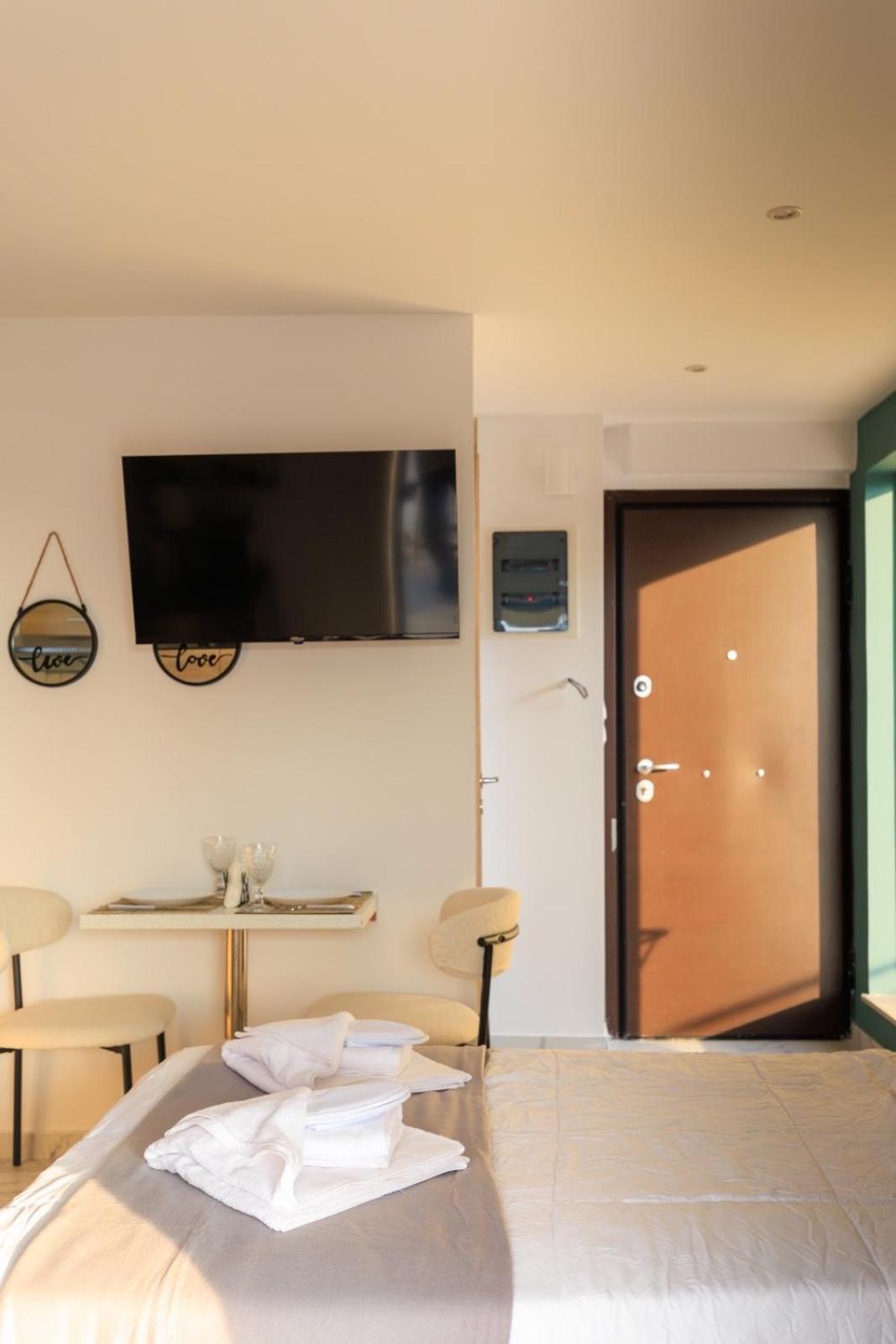 Aiolos Super Lux Suite Jucuzzi Nea Smyrni Centre Atenas Exterior foto